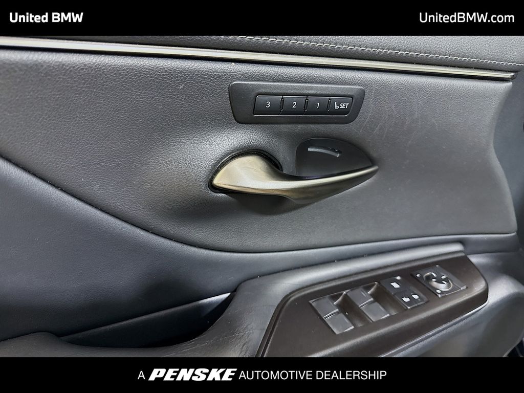 Thumbnail: 2019 Lexus ES - 3