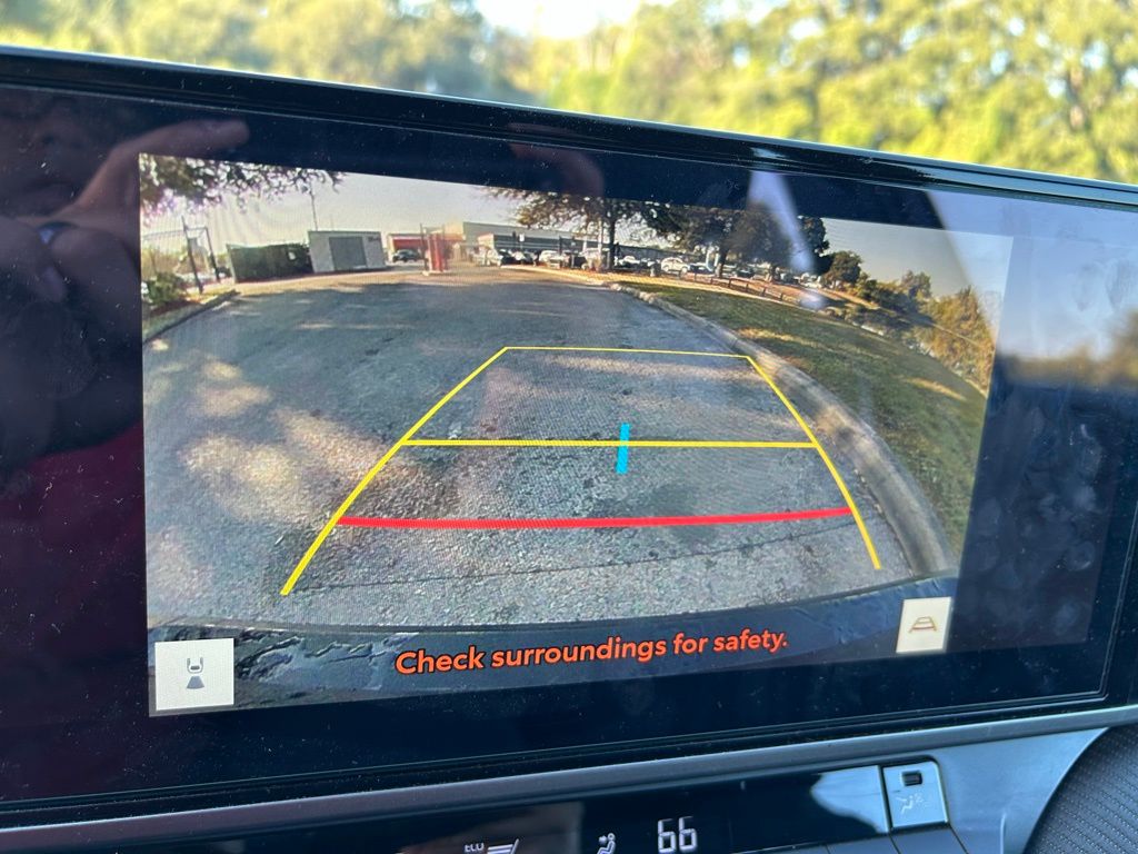 Thumbnail: 2025 Toyota Camry - 25