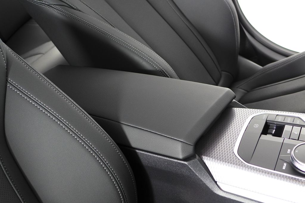 Thumbnail: 2025 BMW i4 - 16