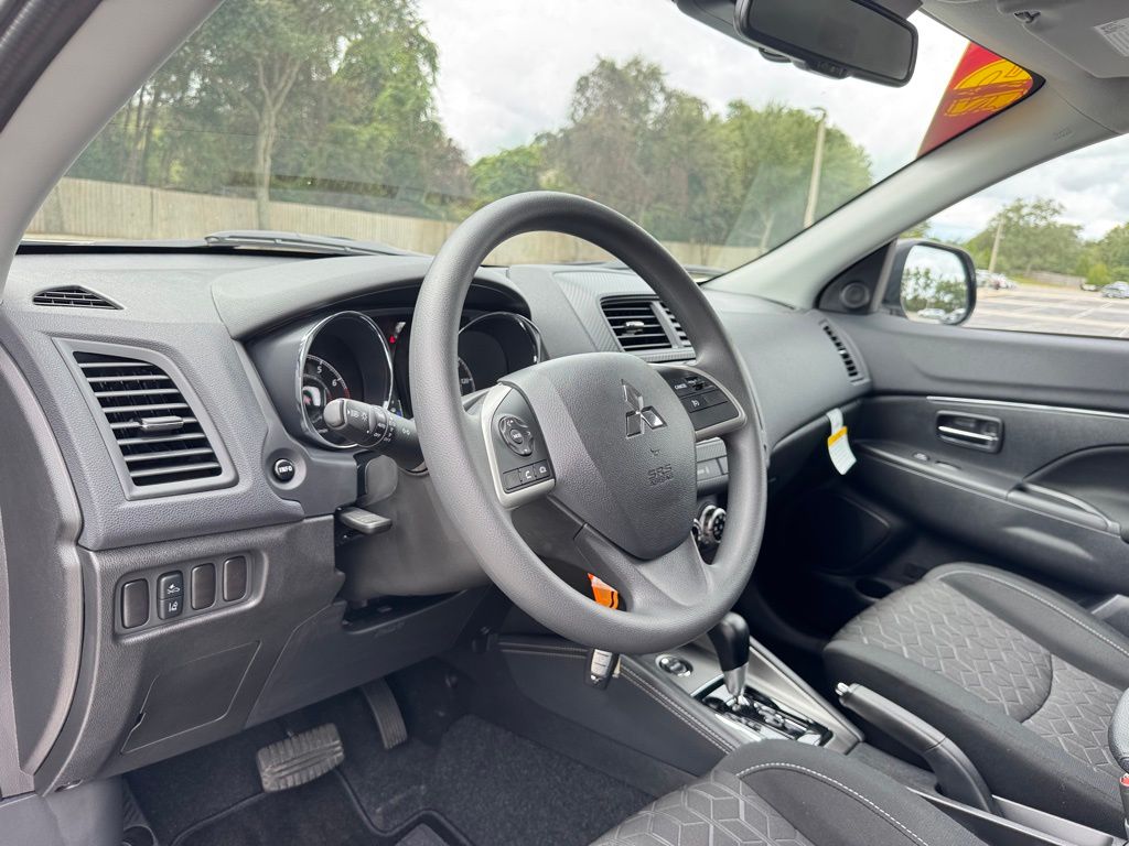 2025 Mitsubishi Outlander Sport ES photo 24