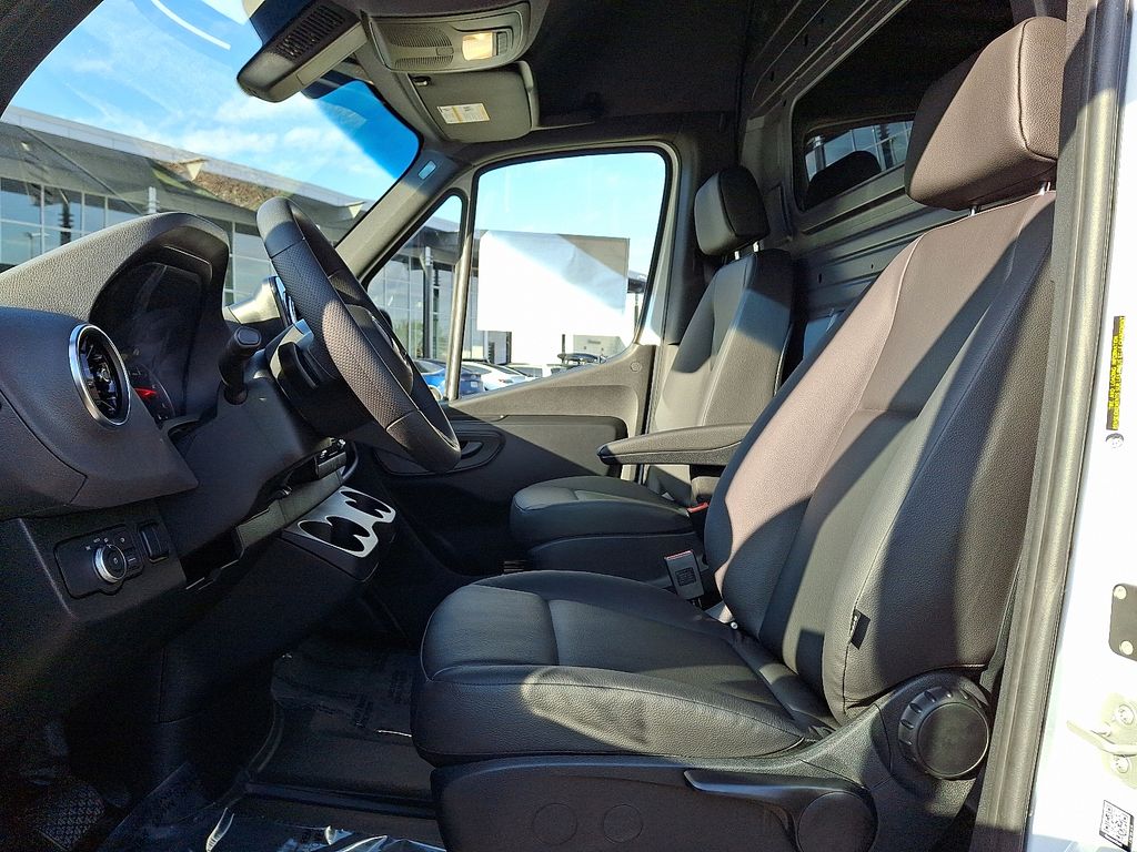 Thumbnail: 2026 Mercedes-Benz Sprinter - 7