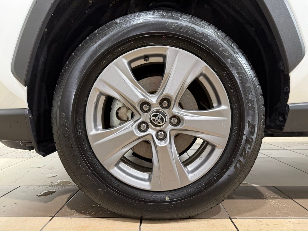 Thumbnail: 2024 Toyota RAV4 - 9