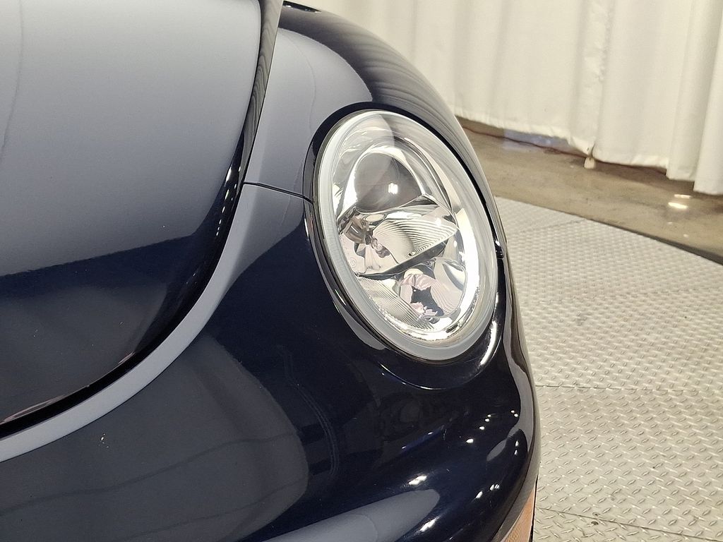 Thumbnail: 2004 Volkswagen Beetle - 11