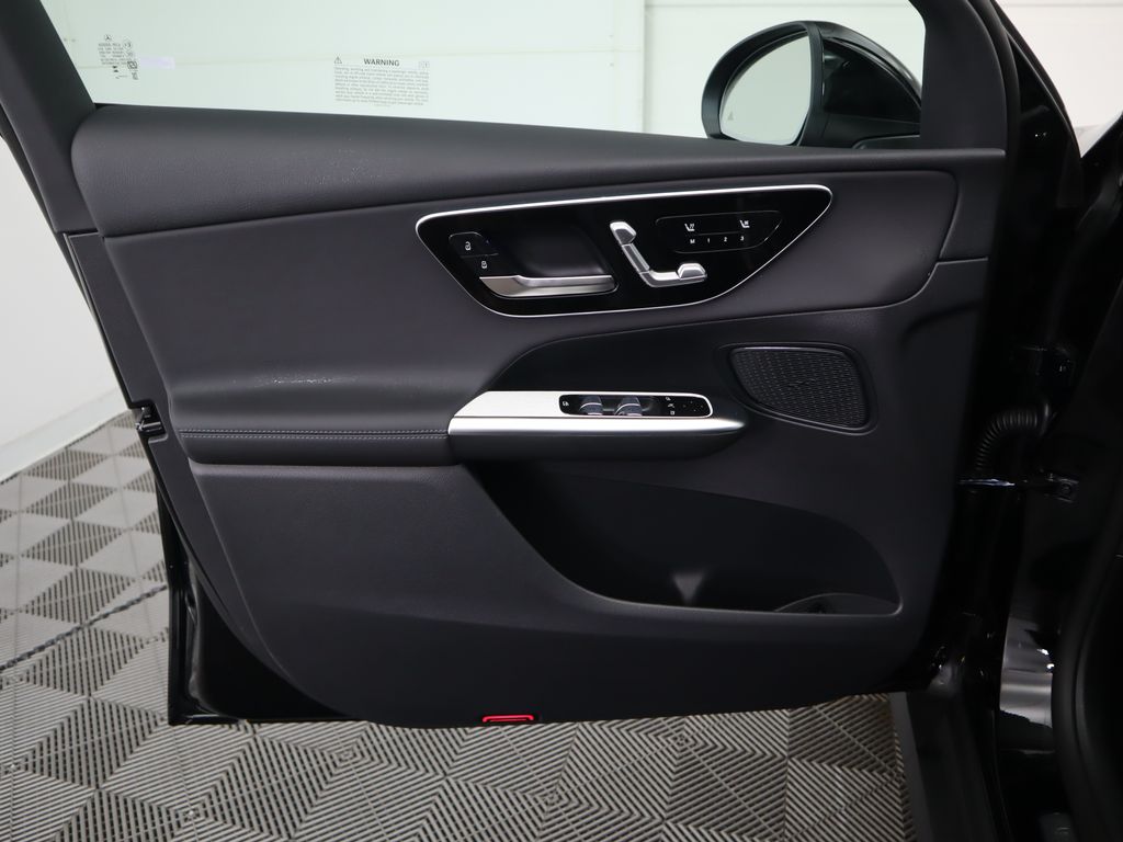 2025 Mercedes-Benz GLC 350 26