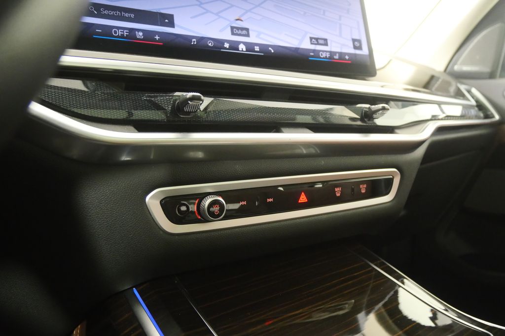 Thumbnail: 2025 BMW X7 - 24