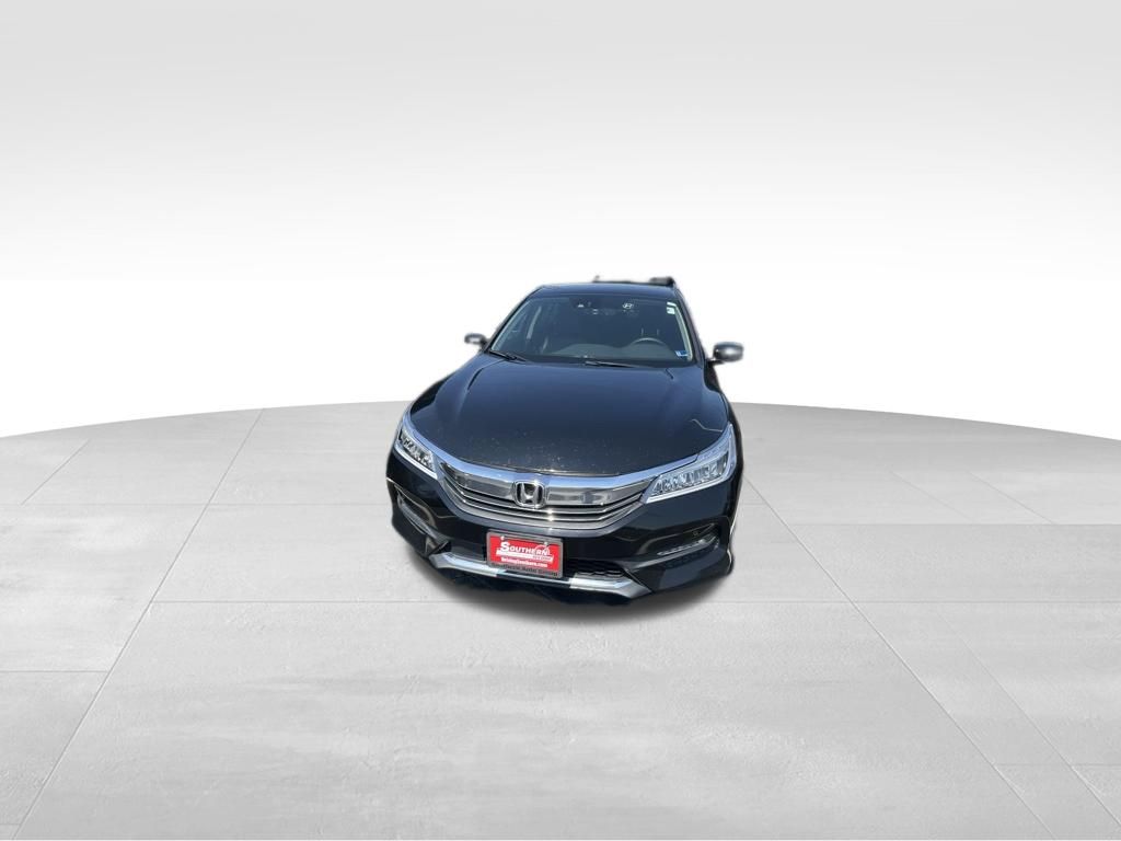 Used 2016 Black Honda Touring image 6