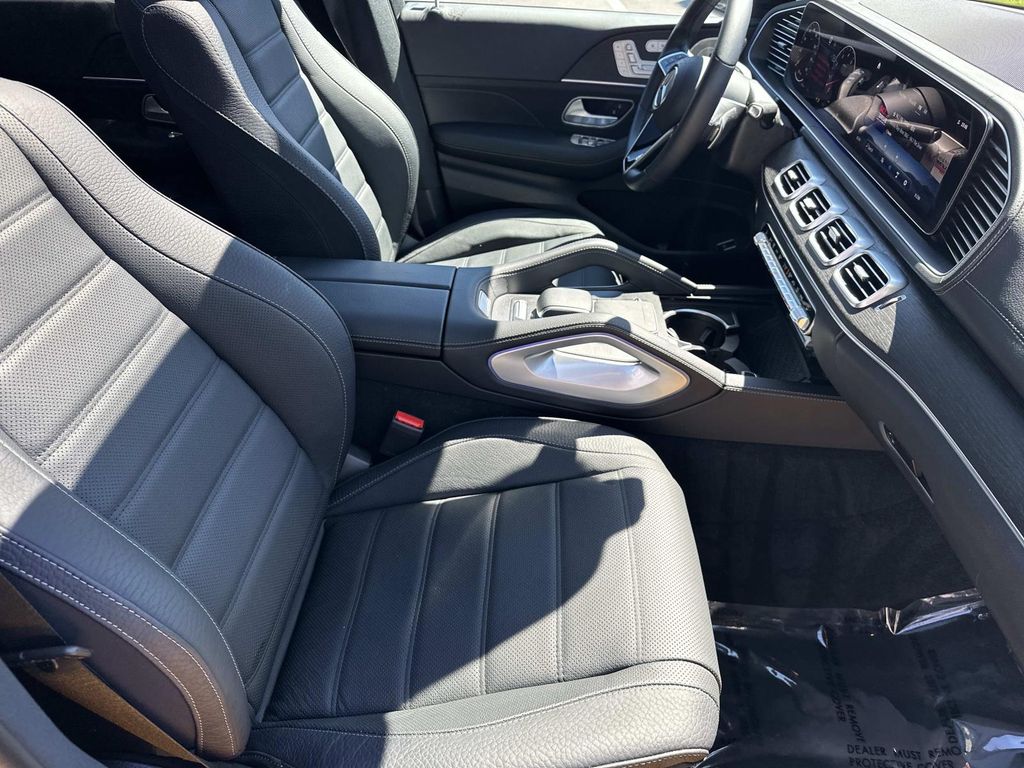 Thumbnail: 2026 Mercedes-Benz GLS - 11