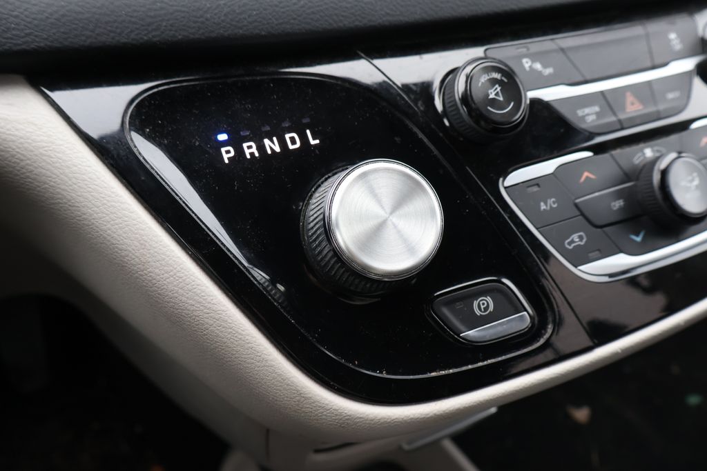 Thumbnail: 2017 Chrysler Pacifica - 24