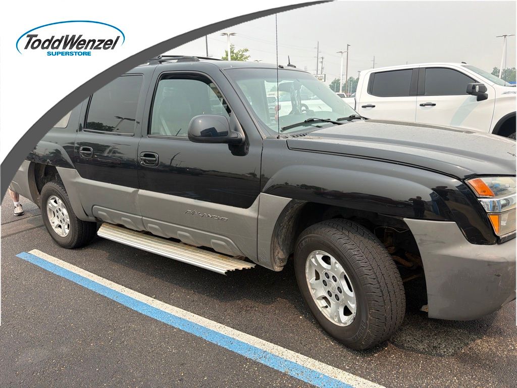 Onyx Black 2002 Chevrolet Avalanche Pickup Truck Four-Wheel Drive 4-Speed Automatic Overdrive