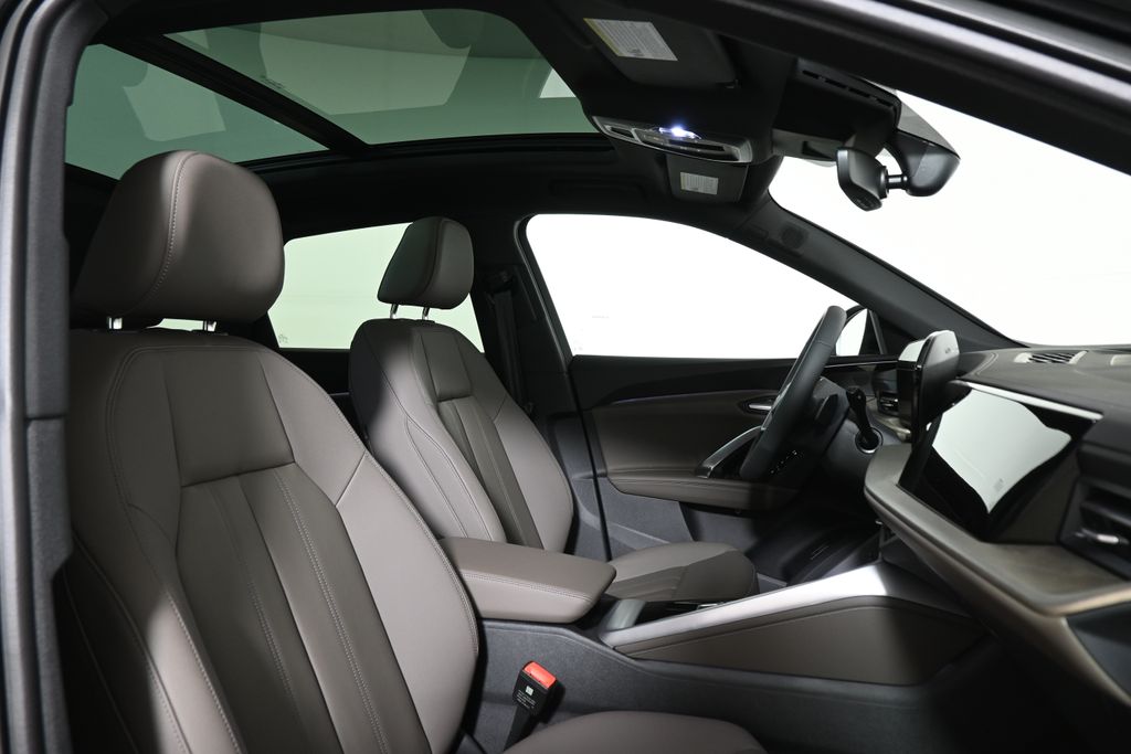 Thumbnail: 2025 Audi Q5 - 22