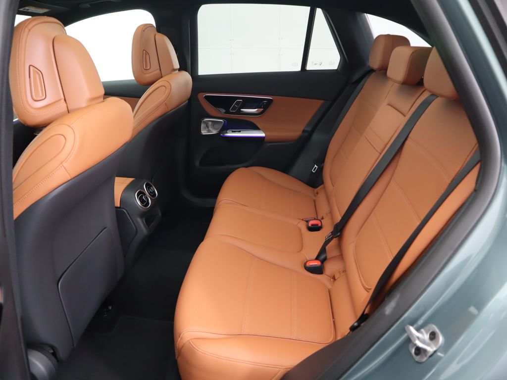2025 Mercedes-Benz GLC 300 23