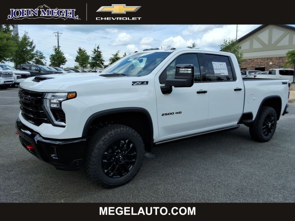 Summit White 2026 Chevrolet Silverado 2500HD Pickup Truck Four-Wheel Drive Automatic