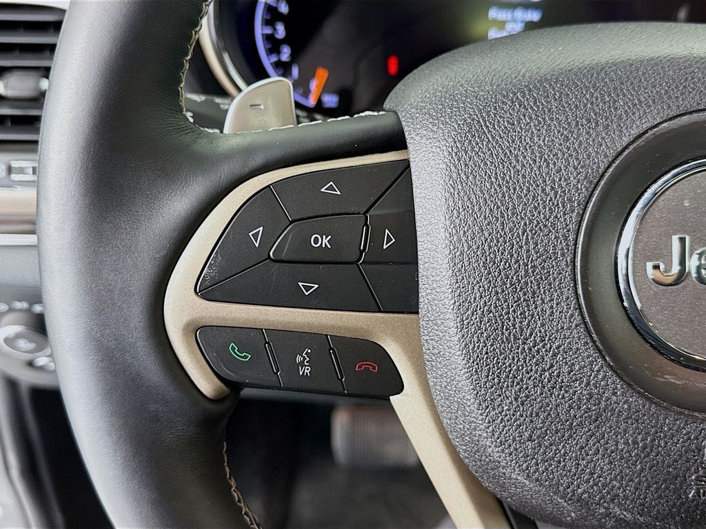 Thumbnail: 2015 Jeep Grand Cherokee - 11