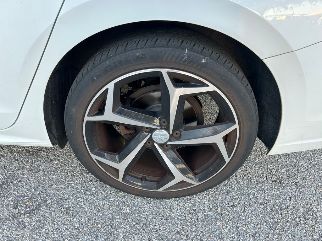 Thumbnail: 2022 Volkswagen Passat - 9