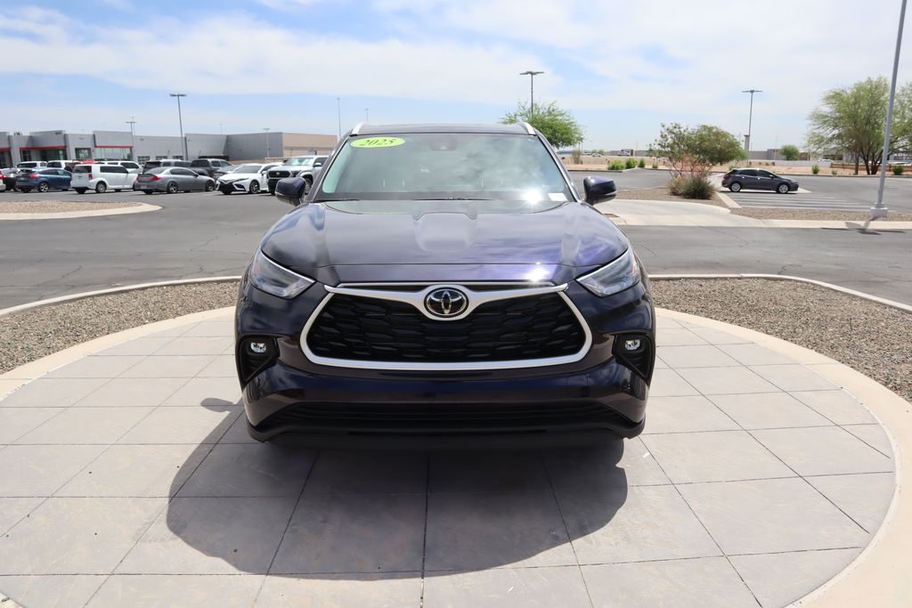 2025 Toyota Highlander XLE 2