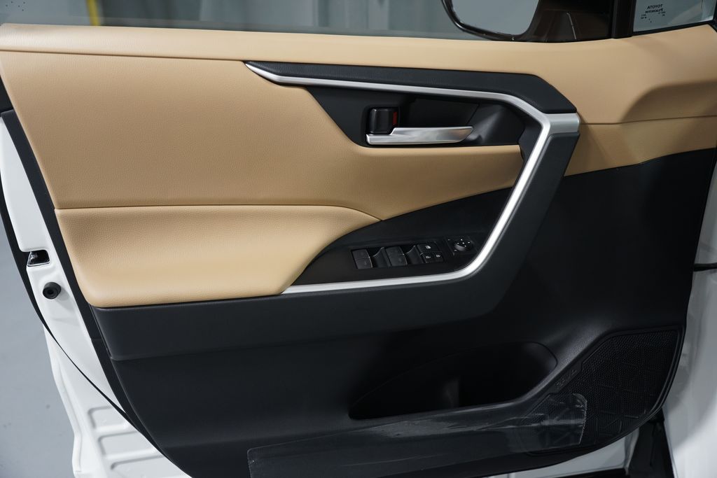 Thumbnail: 2025 Toyota RAV4 - 30