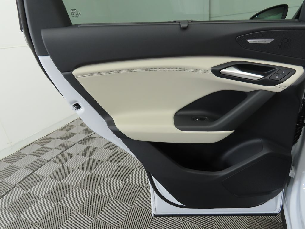 2025 Audi Q6 e-tron Premium 26