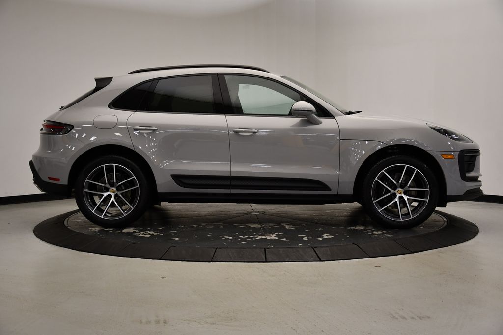 Thumbnail: 2025 Porsche Macan - 6