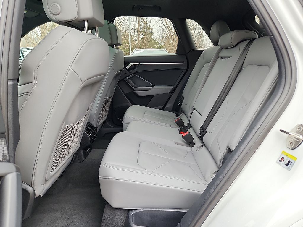 Thumbnail: 2023 Audi Q3 - 10