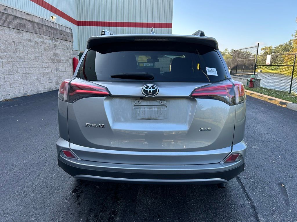Thumbnail: 2018 Toyota RAV4 - 4