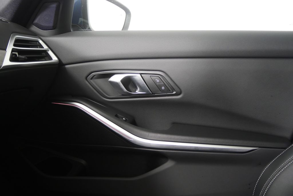 Thumbnail: 2025 BMW 3 Series - 26