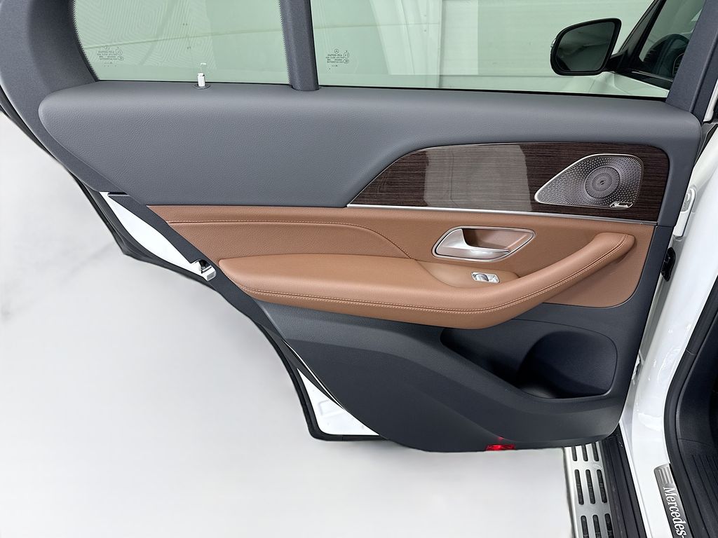 Thumbnail: 2026 Mercedes-Benz GLE - 26