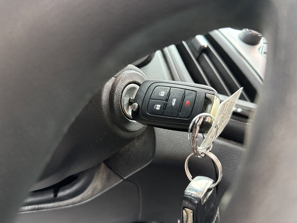 2013 Chevrolet Equinox LS - 11