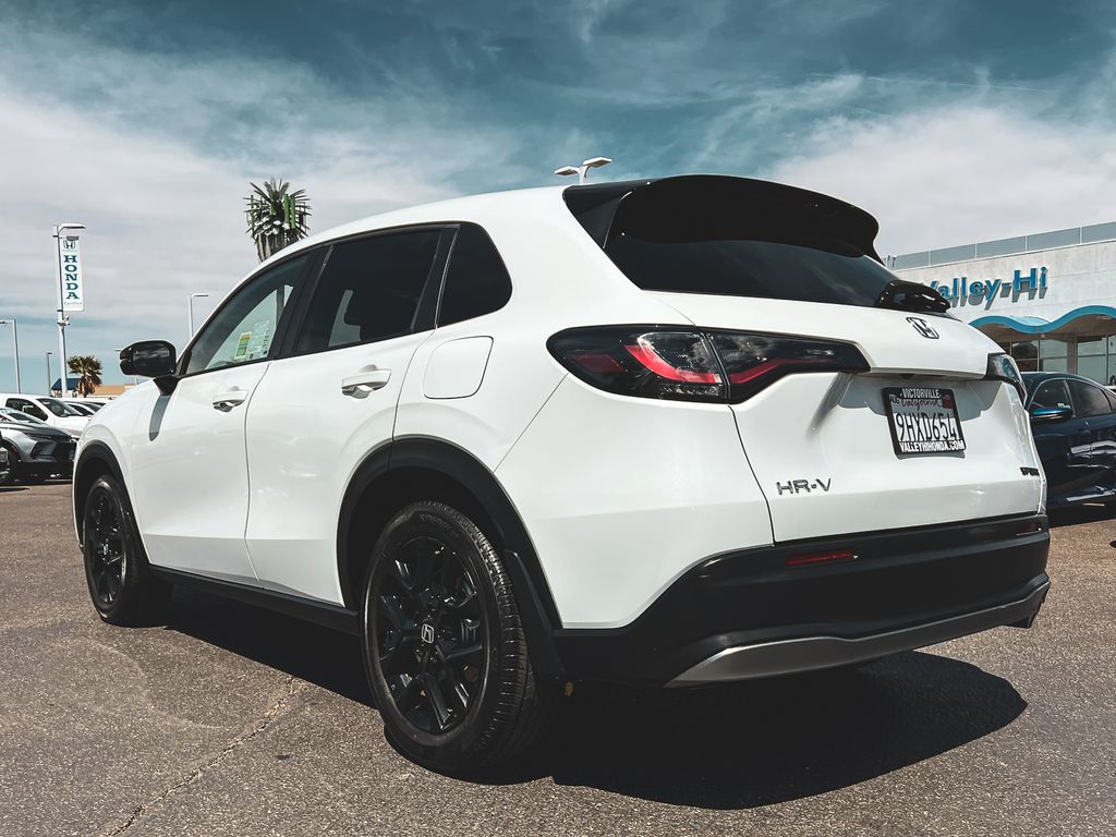 View vehicle photo 6