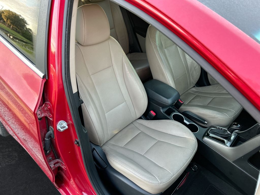 Thumbnail: 2014 Hyundai Elantra - 32