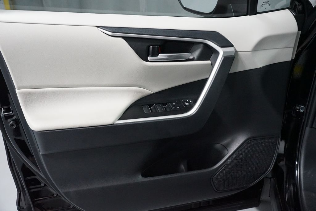Thumbnail: 2025 Toyota RAV4 - 30