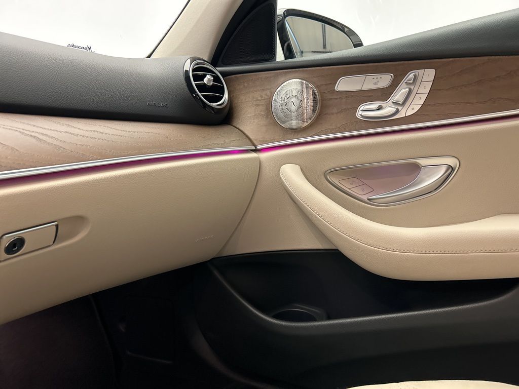 Thumbnail: 2022 Mercedes-Benz E-Class - 20