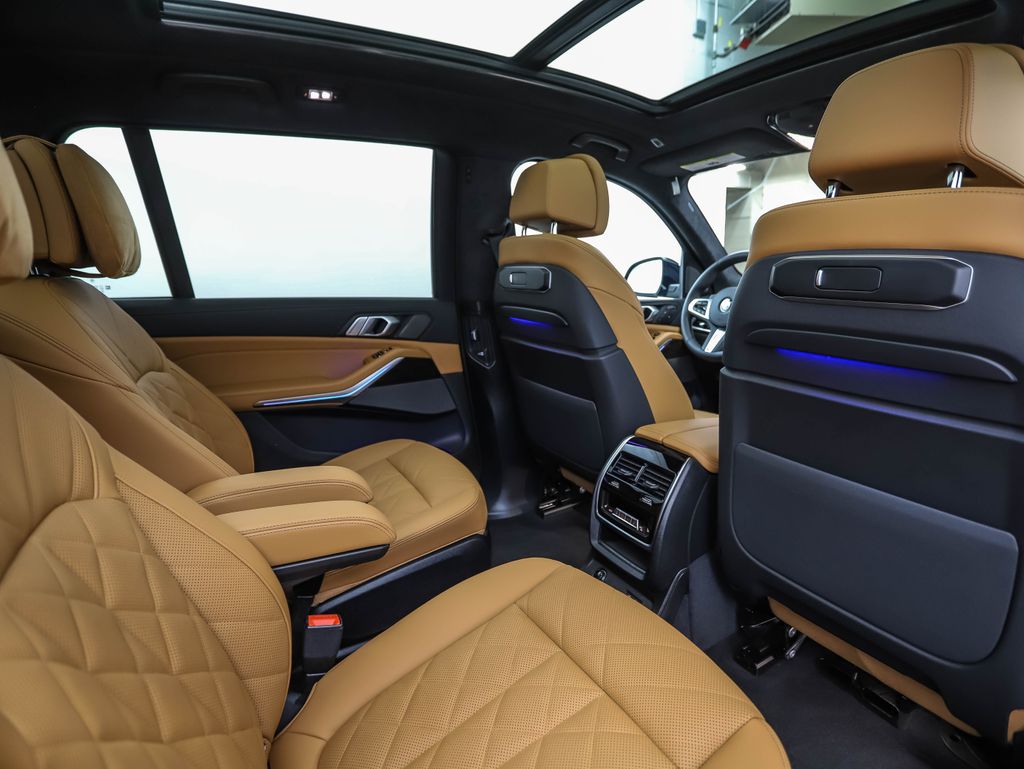 Thumbnail: 2026 BMW X7 - 28