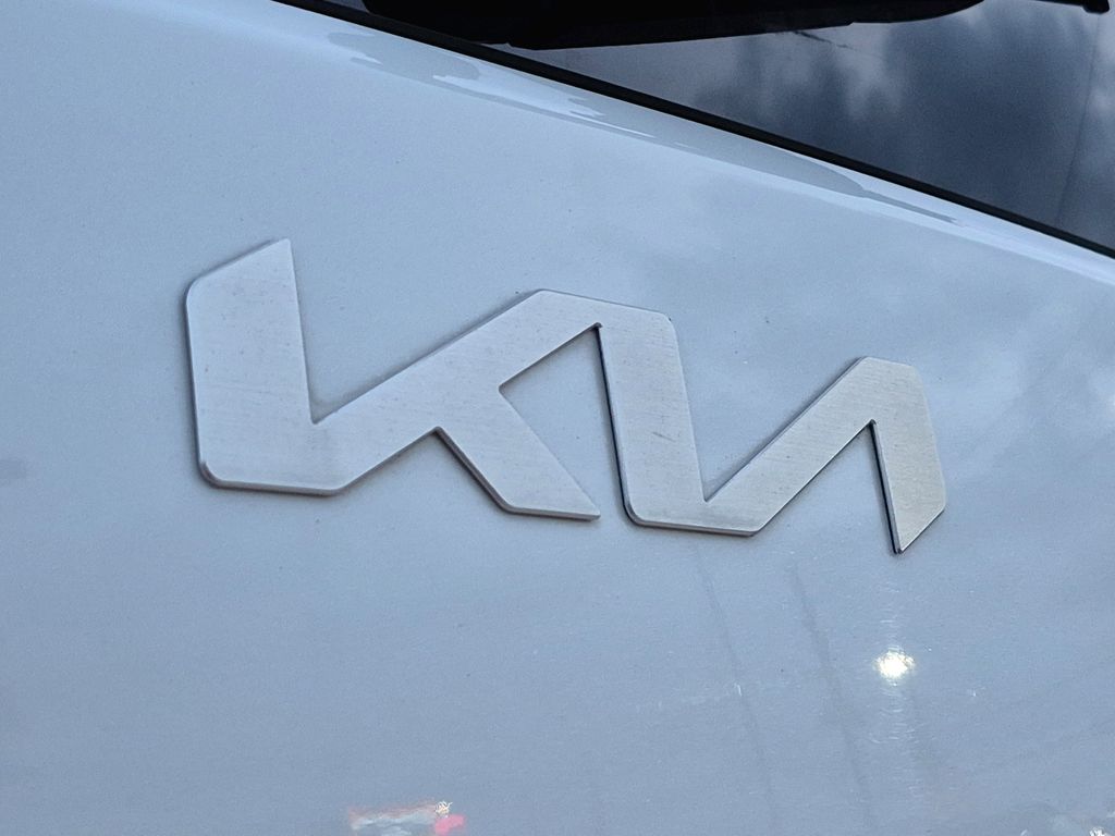 2022 Kia Soul LX White at Gullo Toyota