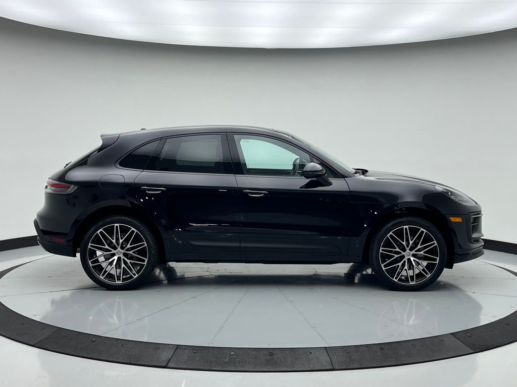 Thumbnail: 2025 Porsche Macan - 8