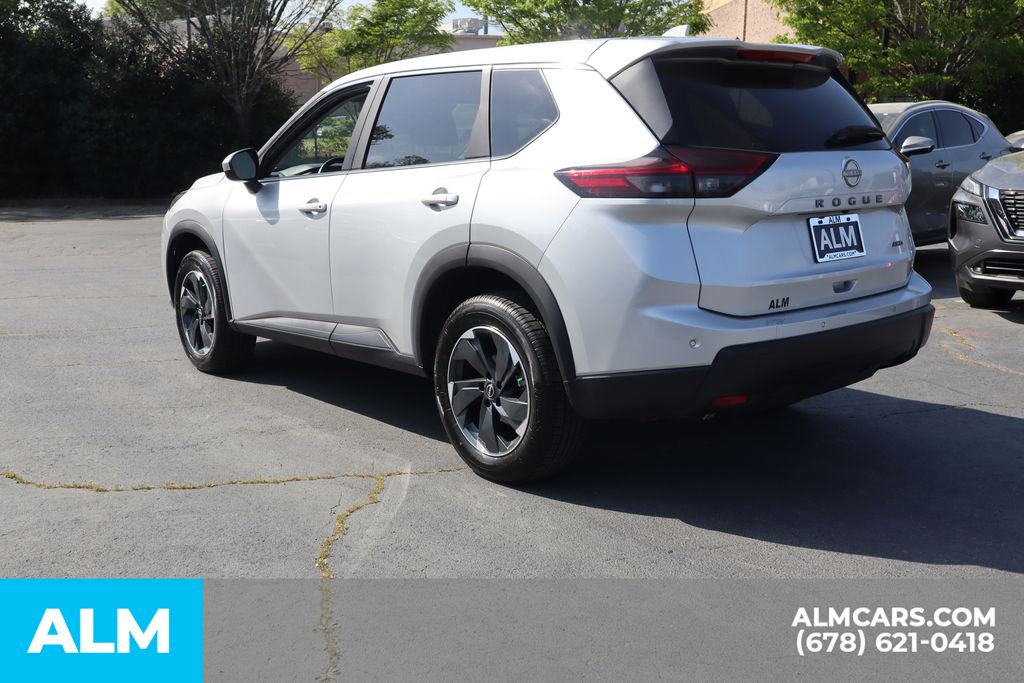 Used 2025 Silver Nissan SV image 9