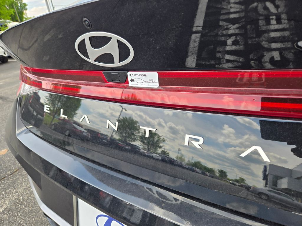 2025 Hyundai Elantra Limited Edition 13