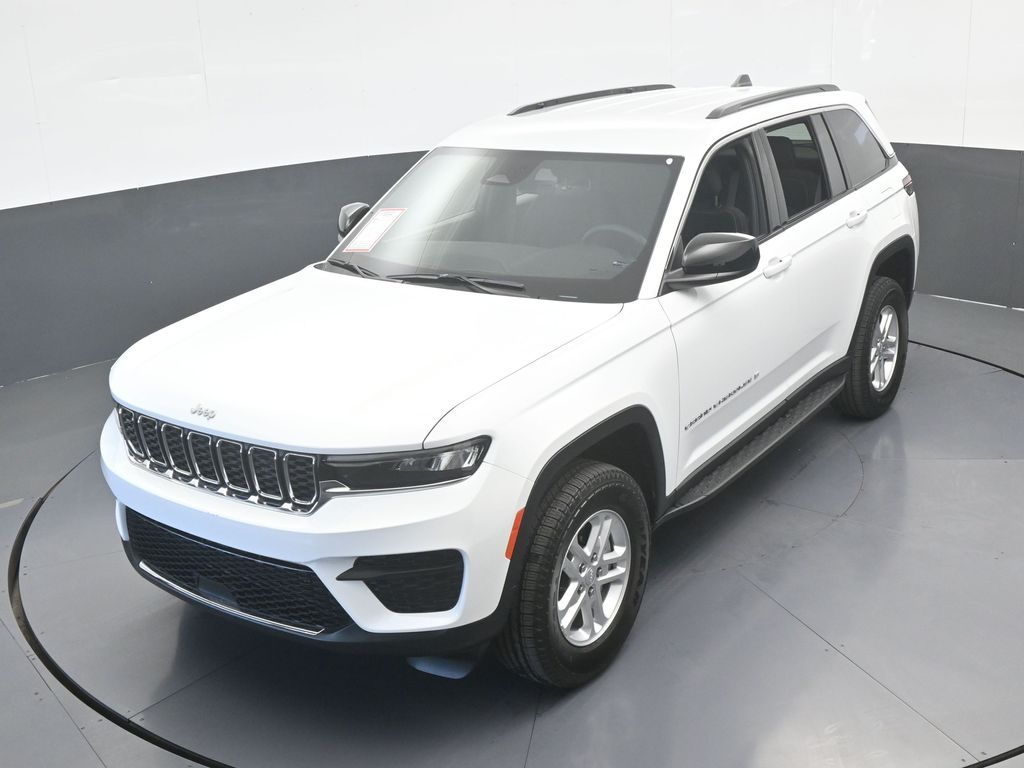 Used 2025 Bright White Clearcoat Jeep Laredo image 18