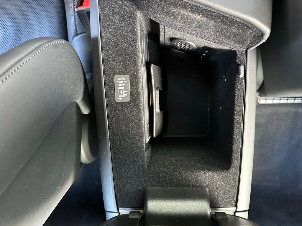 Thumbnail: 2025 Porsche Taycan - 25