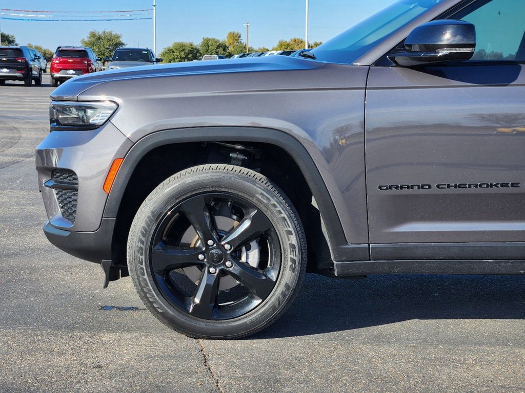 2023 Jeep Grand Cherokee Laredo 8