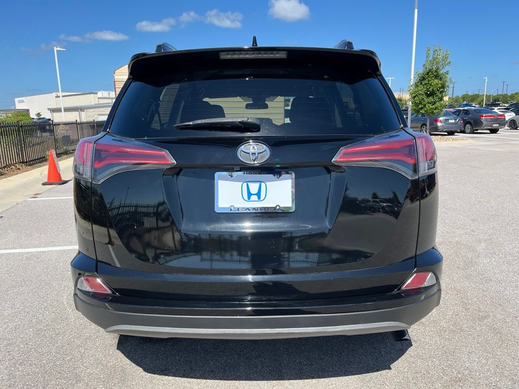 Thumbnail: 2018 Toyota RAV4 - 5