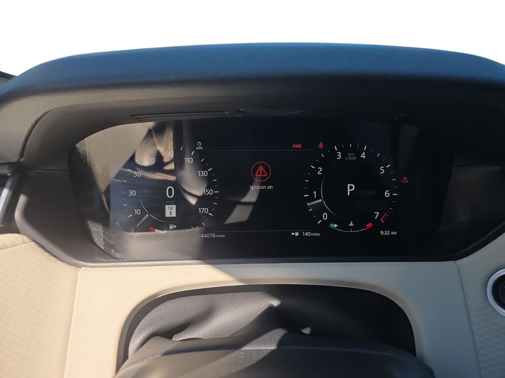 Used 2023  Land Rover R-Dynamic S image 5