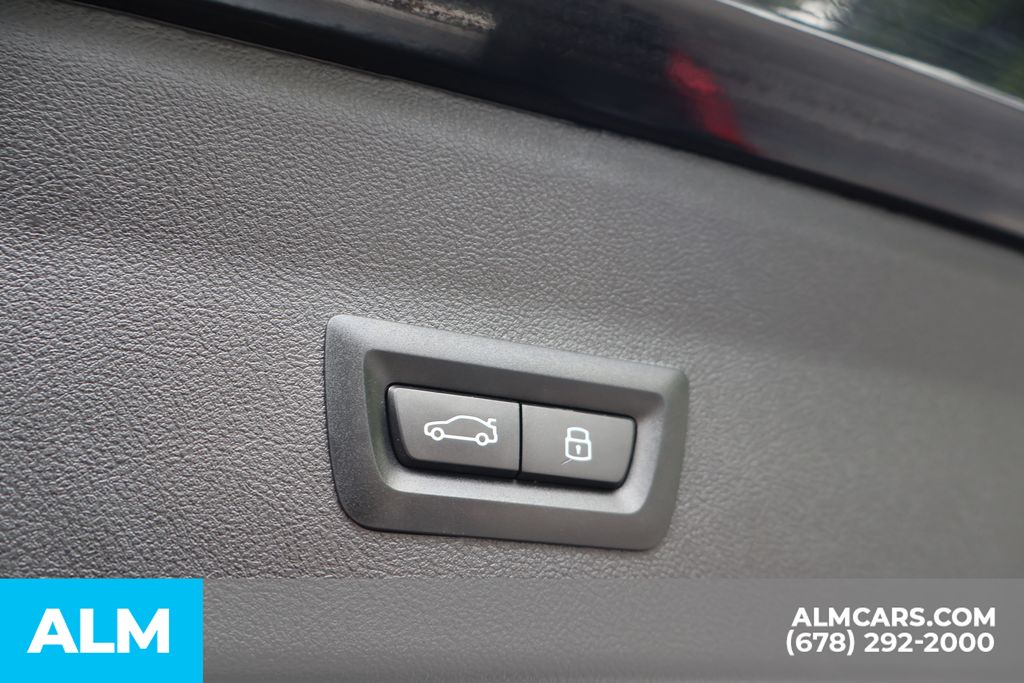 Used 2025 Black BMW xDrive30i image 23
