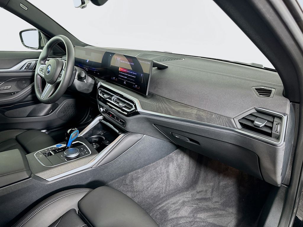 Thumbnail: 2022 BMW i4 - 30