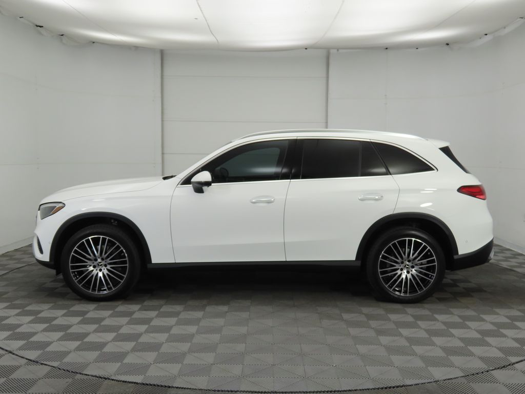 2025 Mercedes-Benz GLC 300 8
