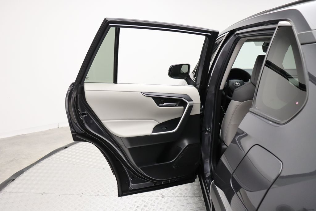 2023 Toyota RAV4 XLE 21