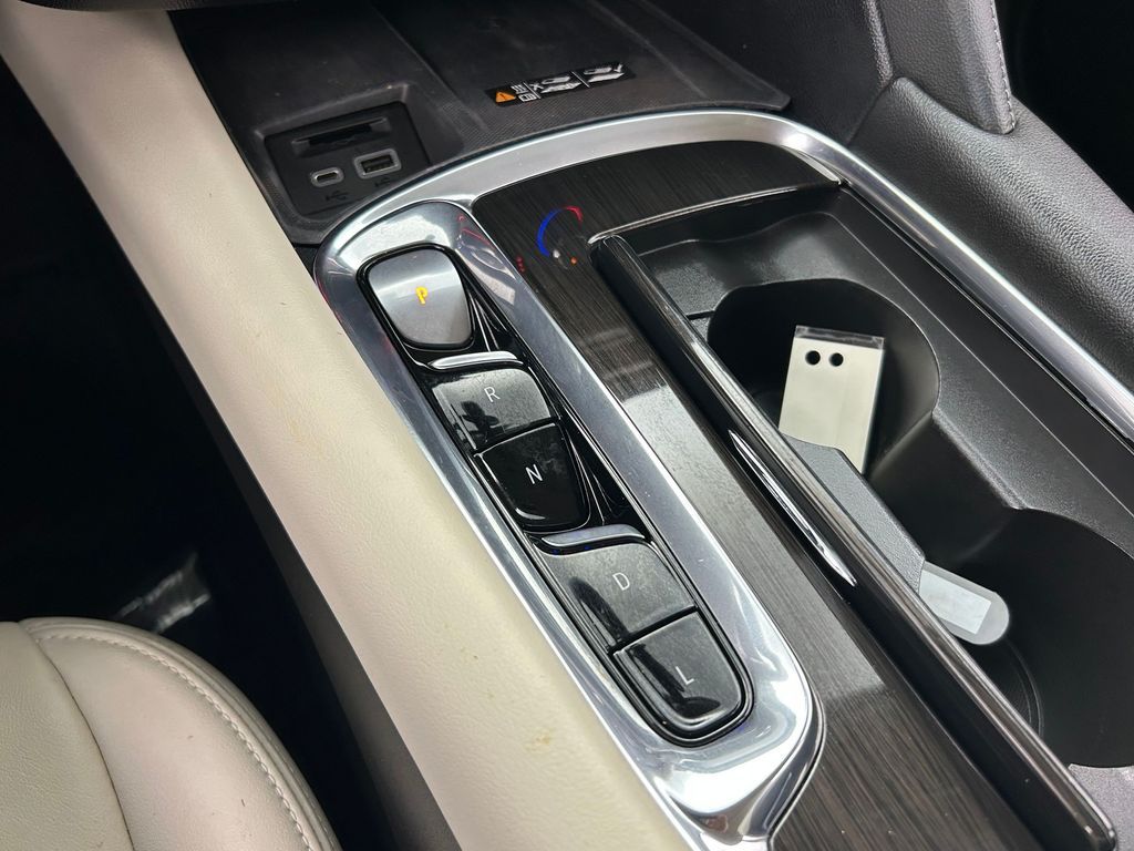Used 2024 White Frost Tricoat Buick Essence image 29