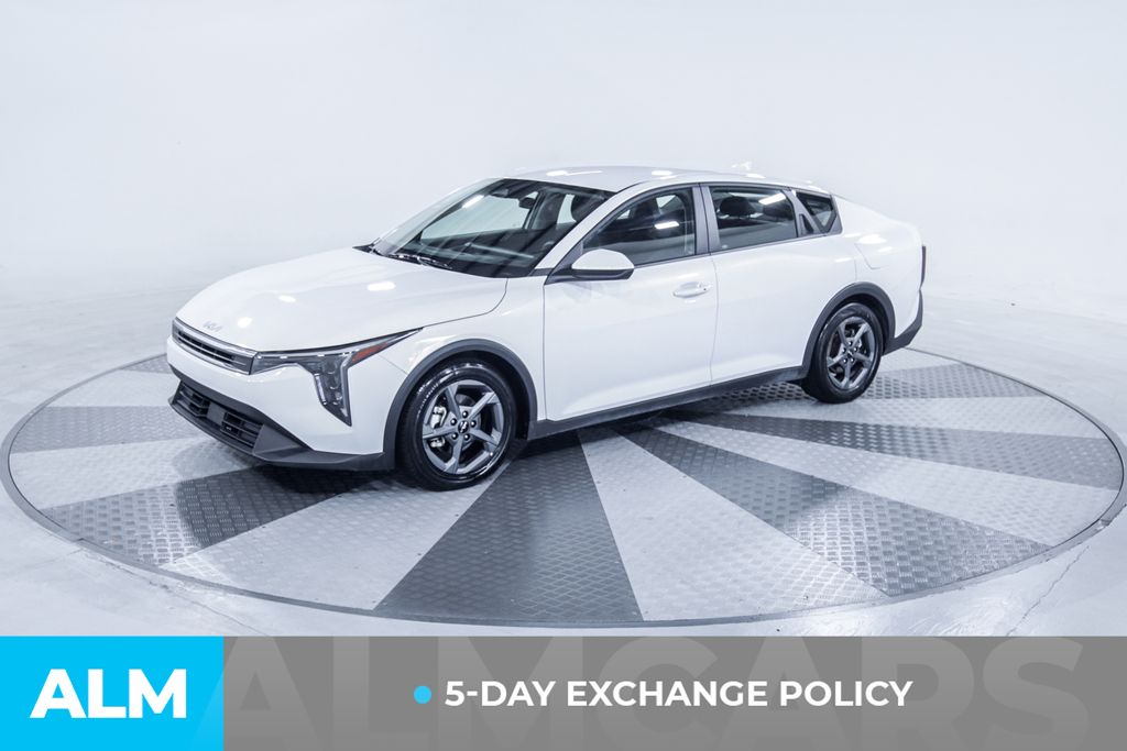 Used 2025 White Kia LXS image 3