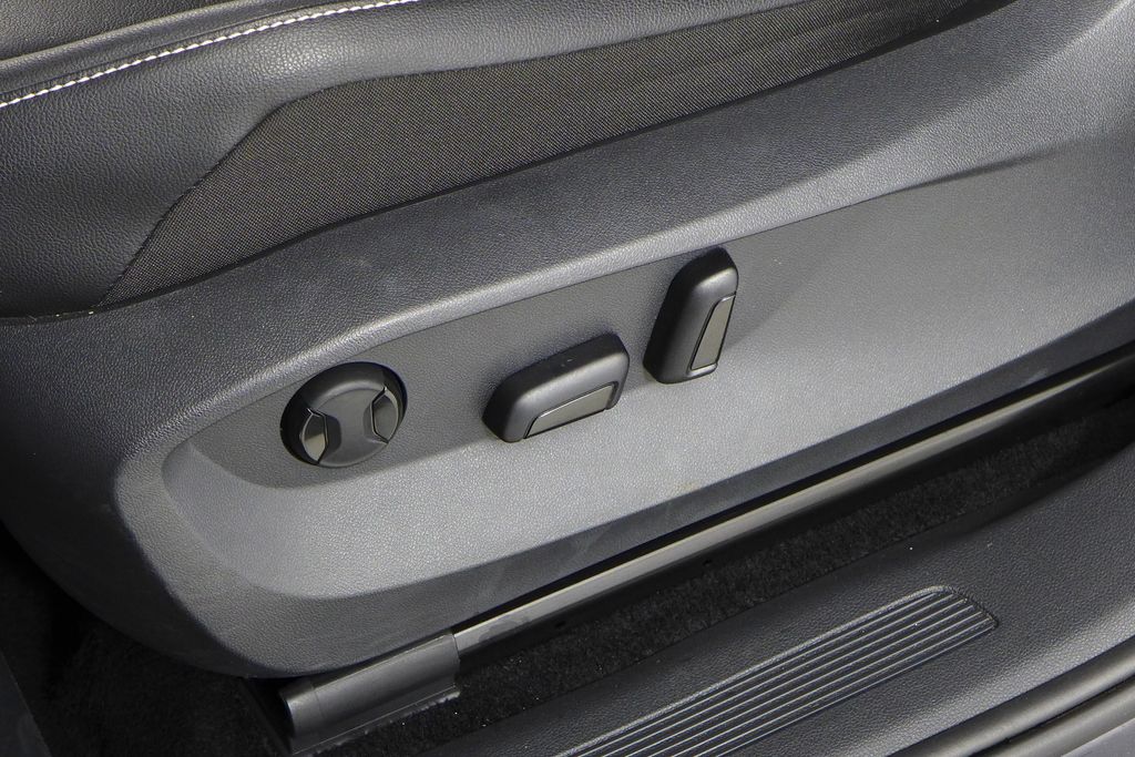 Thumbnail: 2022 Volkswagen Tiguan - 22