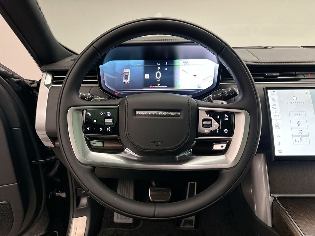 2025 Land Rover Range Rover SE 14