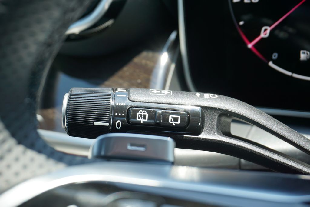 2025 Mercedes-Benz GLC 300 28